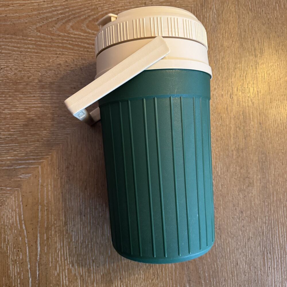 Bertha’s Vintage Igloo Explorer Half Gallon Water Jug Forrest Green Thermos